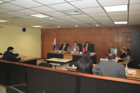 Imagen de un juicio oral y público desarrollado en el Palacio de Justicia de Asunción