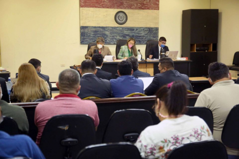 Desarrollo de una audiencia oral en la capital.