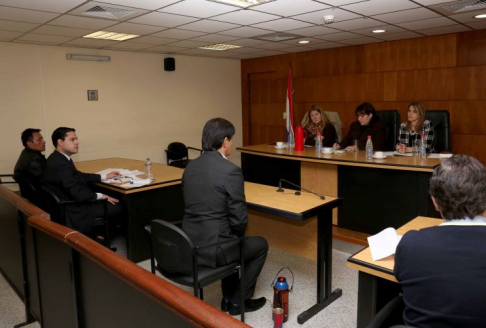 Imagenes de un Juicio Oral y Público desarrollado en el Palacio de Justicia de Asunción