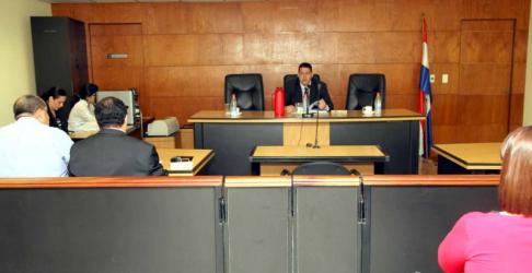 Imágen de un juicio oral y público desarrollado en el Palacio de Justicia de Asunción