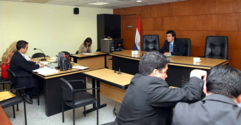 Imágen de un juicio oral y público desarrollado en el Palacio de Justicia de Asunción