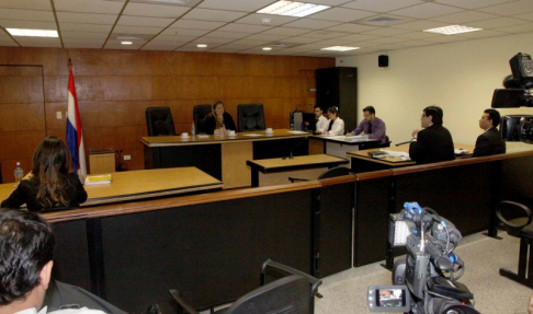 Imágenes de un juicio oral y público desarrollado en el Palacio de Justicia de Asunción