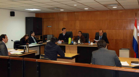 Imagen de un juicio oral y público desarrollado en el Palacio de Justicia de Asunción