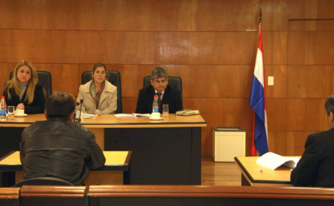 Imágen de un juicio oral y público desarrollado en el Palacio de Justicia de Asunción