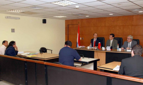 Imágen de un juicio oral y público desarrollado en el Palacio de Justicia de Asunción