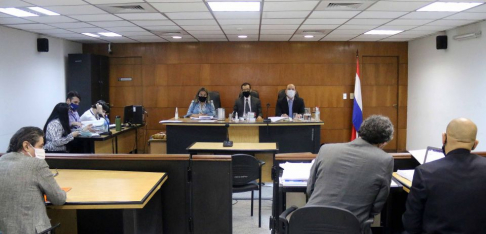 Desarrollo de una audiencia oral en la capital.