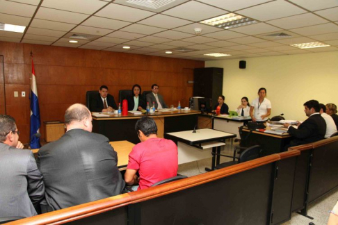 Imágen de un juicio oral y público desarrollado en el Palacio de Justicia de Asunción