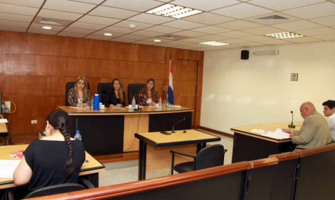 Imágenes de un juicio oral y público desarrollado en el Palacio de Justicia de Asunción
