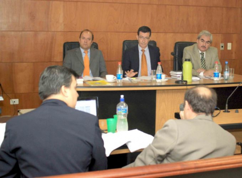 Imágen de un juicio oral y público desarrollado en el Palacio de Justicia de Asunción