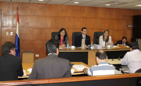 Imágen de un juicio oralk y público desarrollado en el Palacio de Justicia de Asunción