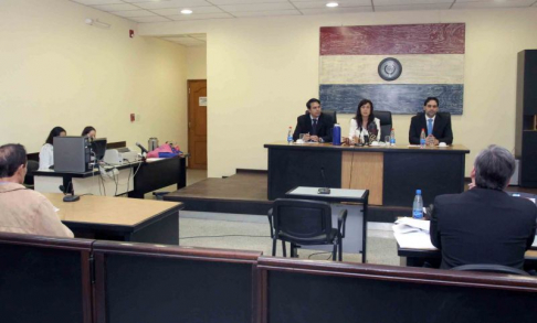 Imagen de un juicio oral y público desarrollado en el Palacio de Justicia de Asunción