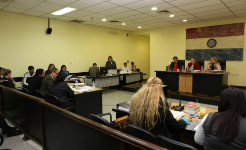 Imagenes de un Juicio Oral y Público desarrollado en el Palacio de Justicia de Asunción