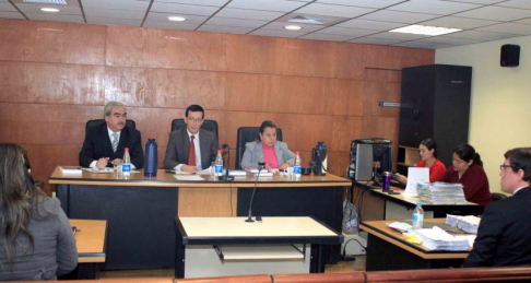 Imágen de un juicio oral y público desarrollado en el Palacio de Justicia de Asunción