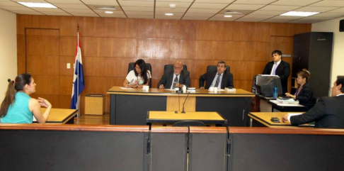 Imágen de un juicio oral y público desarrollado en el Palacio de Justicia de Asunción