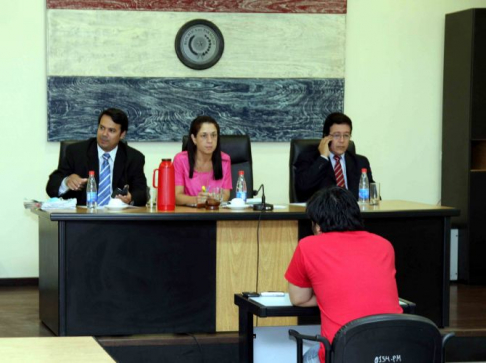 Imágen de un juicio oral y público desarrollado en el Palacio de Justicia de Asunción