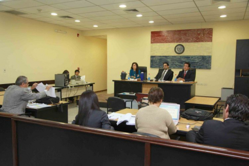 Imagen de un juicio oral y público desarrollado en el Palacio de Justicia de Asunción