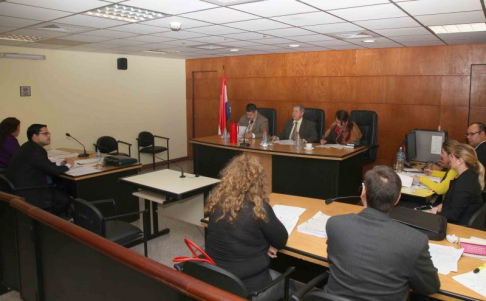 Imágen de un juicio oral y público desarrollado en el Palacio de Justicia de Asunción
