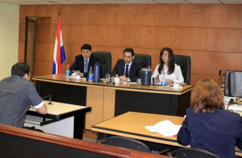 Imagen de un juicio oral y público desarrollado en el Palacio de Justicia de Asunción