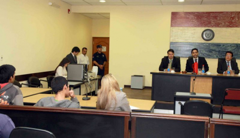 Imagen de un juicio oral y público desarrollado en el Palacio de Justicia de Asunción
