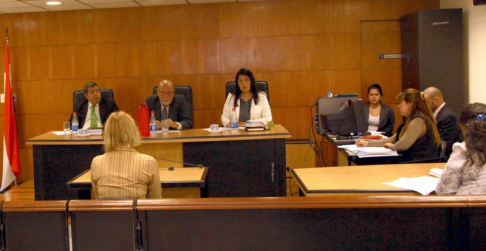 Imágen de un juicio oral y público desarrollado en el Palacio de Justicia de Asunción