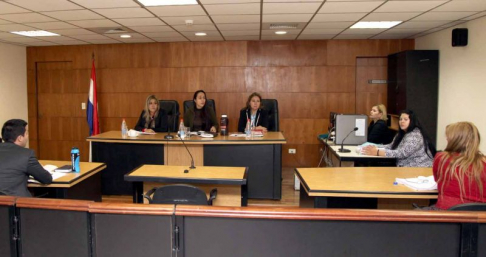 Imágen de un juicio oral y público desarrollado en el Palacio de Justicia de Asunción