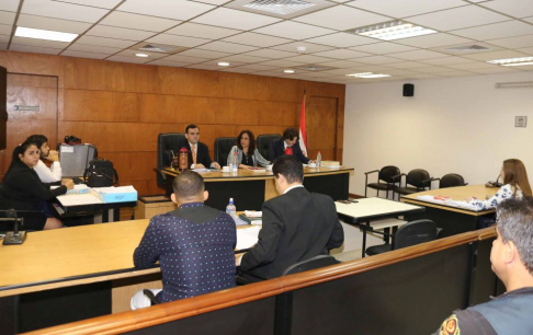 Desarrollo de una audiencia oral en la capital.