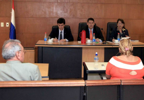 Imágen de un juicio oral y público desarrollado en el Palacio de Justicia de Asunción