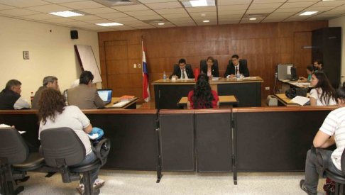 Imagen de un juicio oral y público desarrollado en el Palacio de Justicia de Asunción