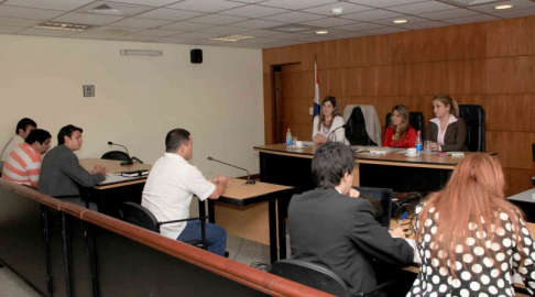 Imágen de un juicio oral y público desarrollado en el Palacio de Justicia de Asunción