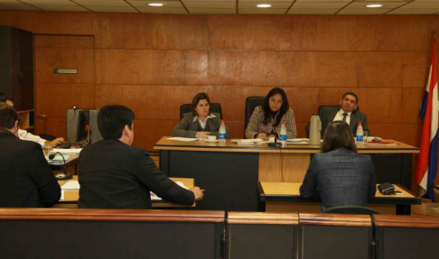 Imagen de un juicio oral y público desarrollado en el Palacio de Justicia de Asunción