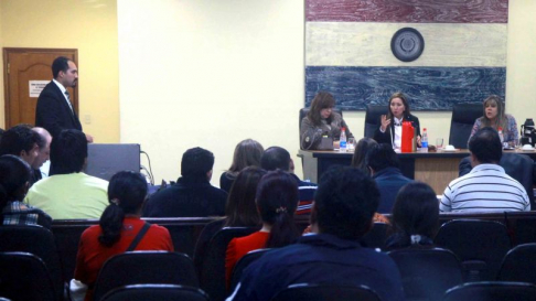 Imágen de un juicio oral y público desarrollado en el Palacio de Justicia de Asunción