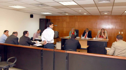 Imágen de un juicio oral y público desarrollado en el Palacio de Justicia de Asunción