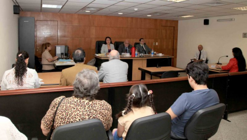 Imágen de un juicio oral y público desarrollado en el Palacio de Justicia de Asunción