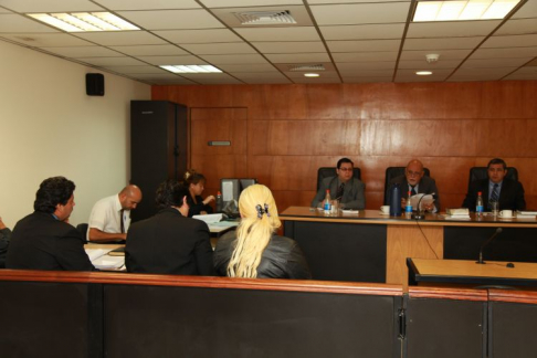 Imagen de un juicio oral y público desarrollado en el Palacio de Justicia de Asunción