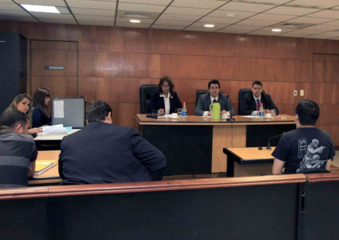 Imágen de un juicio oral y público desarrollado en el Palacio de Justicia de Asunción