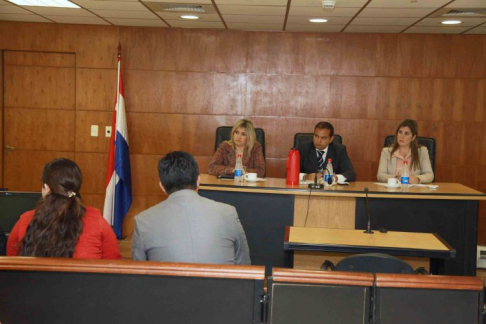 Imagen de un juicio oral y público desarrollado en el Palacio de Justicia de Asunción