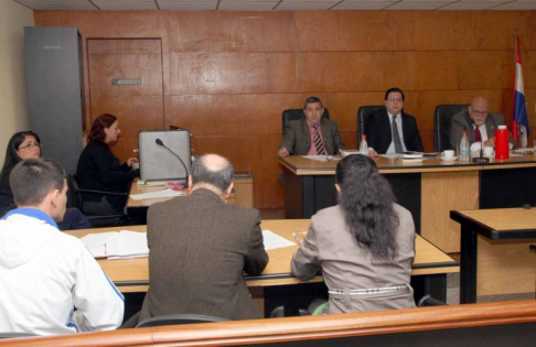 Imágen de un juicio oral y público desarrollado en el Palacio de Justicia de Asunción