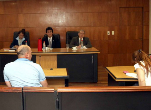 Imágen de un juicio oral y público desarrollado en el Palacio de Justicia de Asunción