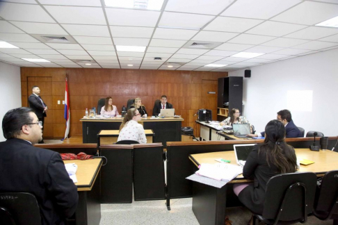 Desarrollo de una audiencia oral en la capital.