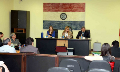 Imágen de un juicio oral y público desarrollado en el Palacio de Justicia de Asunción