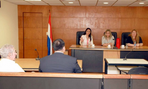 Imágen de un juicio oral y público desarrollado en el Palacio de Justicia de Asunción