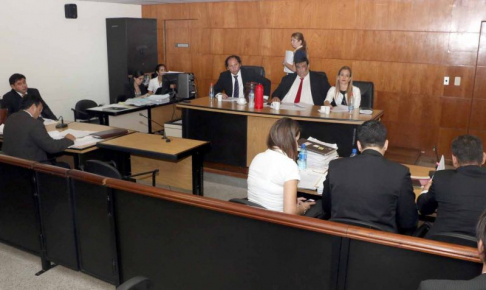 Imágen de un juicio oral y público desarrollado en el Palacio de Justicia de Asunción