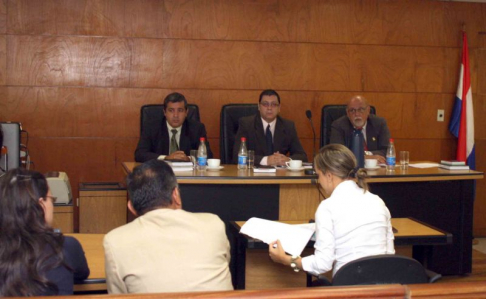 Imagen de un juicio oral y público desarrollado en el Palacio de Justicia de Asunción