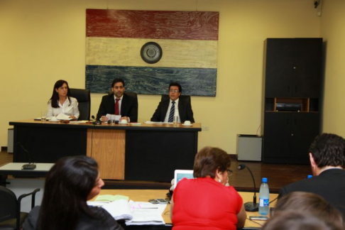 Imagen de un juicio oral y público desarrollado en el Palacio de Justicia de Asunción