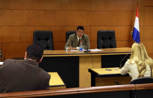 Imagen de un juicio oral y público desarrollado en el Palacio de Justicia de Asunción