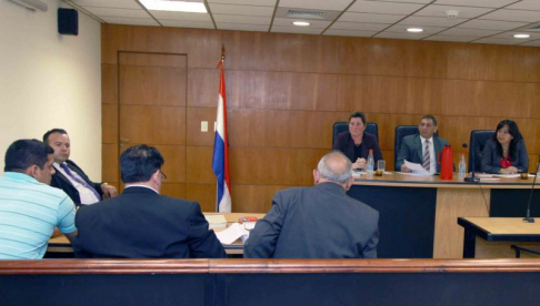Imágen de un juicio oral y público desarrollado en el Palacio de Justicia de Asunción