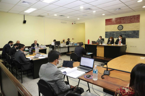 Desarrollo de una audiencia oral en la capital.