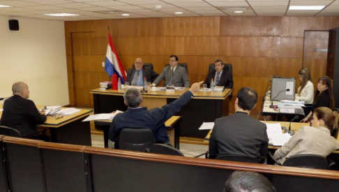 Imágen de un juicio oral y público desarrollado en el Palacio de Justicia de Asunción