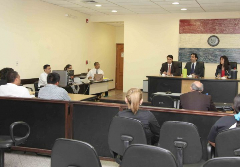 Imagen de un juicio oral desarrollado en el Palacio de Justicia de Asunción