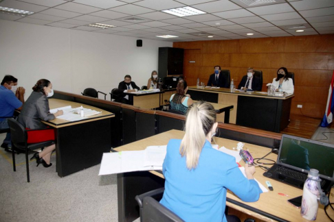 Desarrollo de una audiencia oral en la capital.